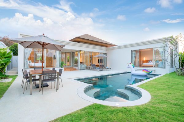 Cost of Concrete Pool Deck Installation in Park City
